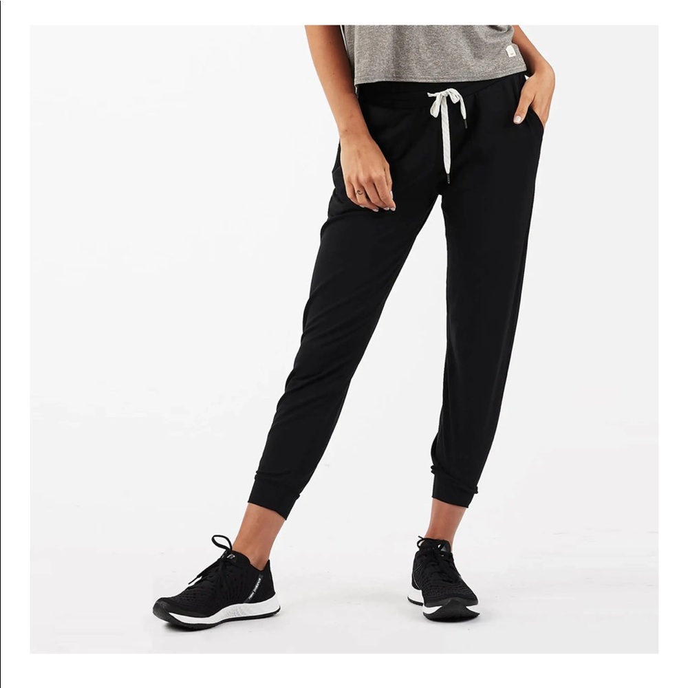 Vuori Women’s Performance Joggers SMALL